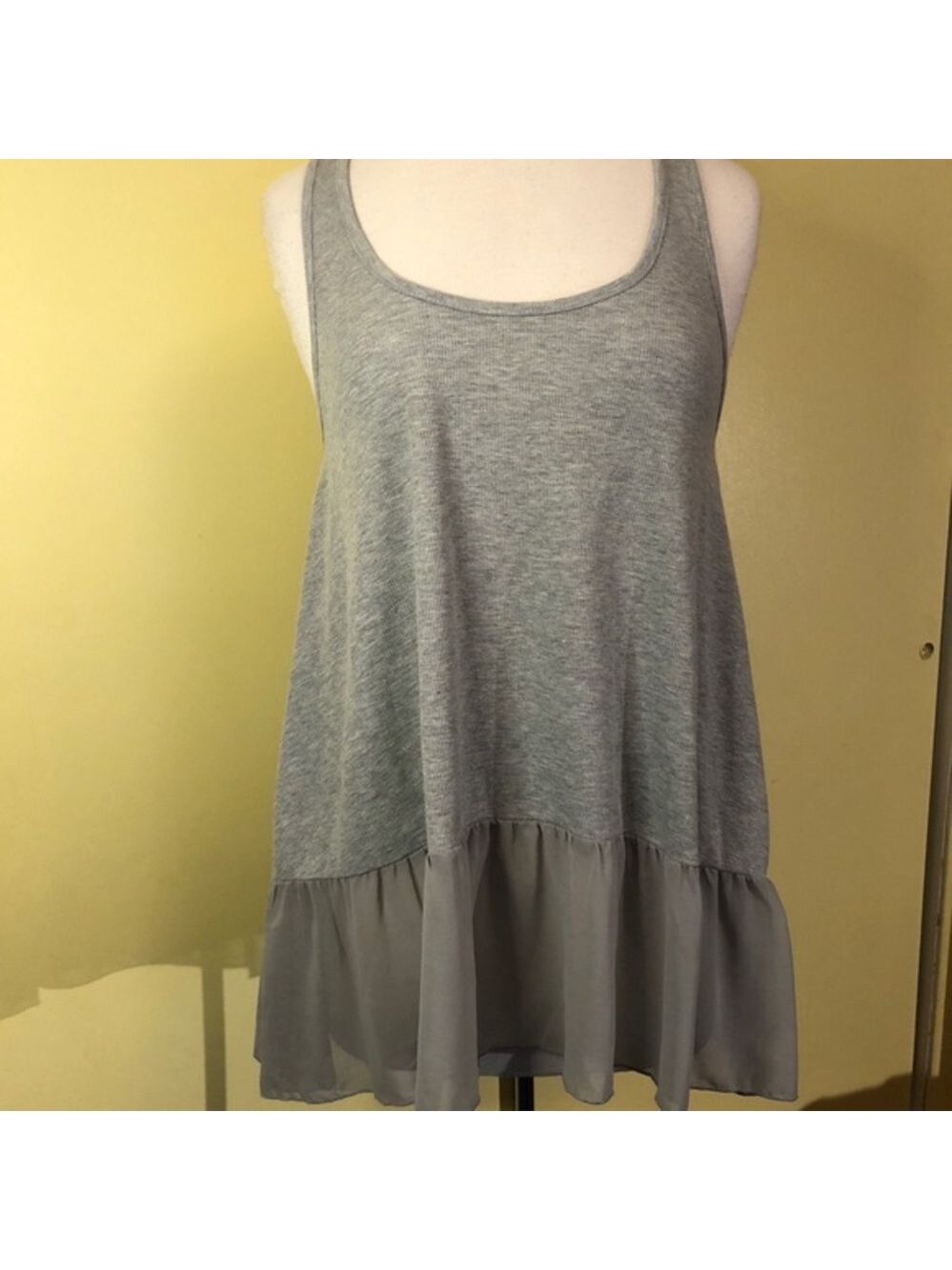 Umgee Gray Ruffle Hem Tank Top sz Large - Picture 1 of 8